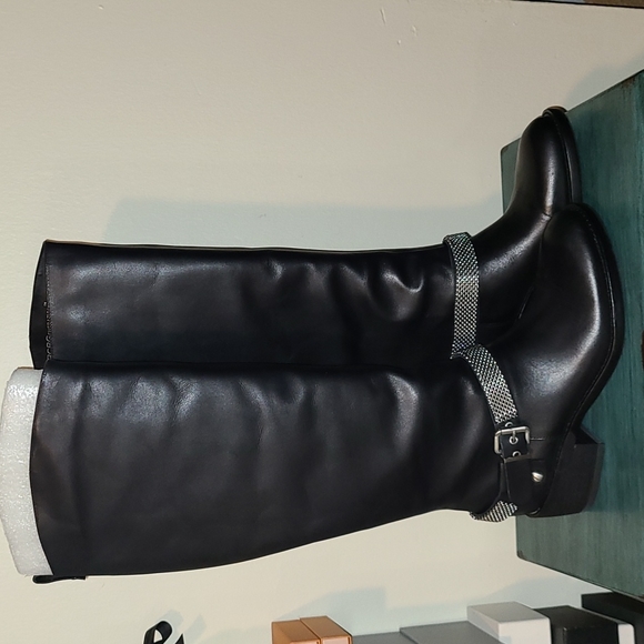 Boots - Picture 2 of 6